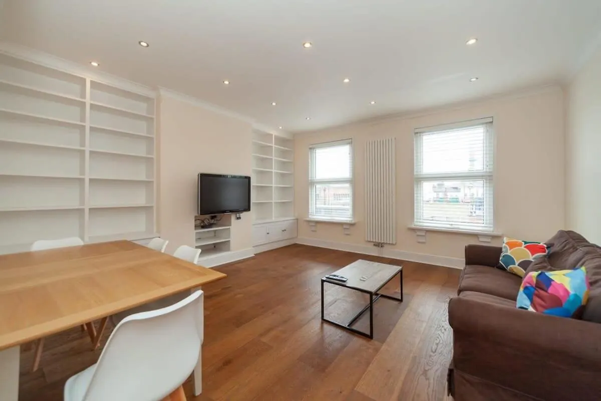 Spacious 2 Bedroom Maisonette In Stratford London 0*,