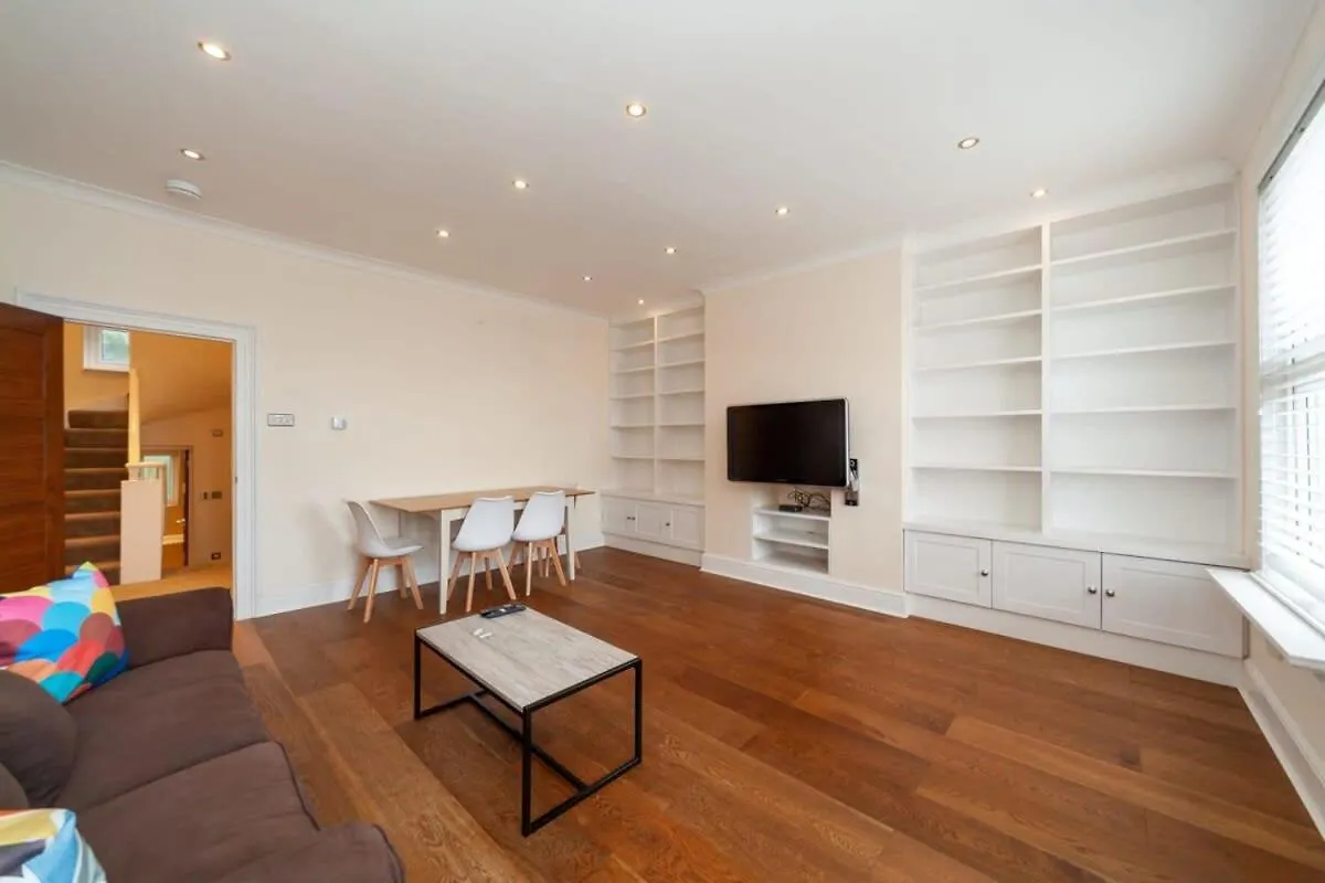 Spacious 2 Bedroom Maisonette In Stratford London United Kingdom