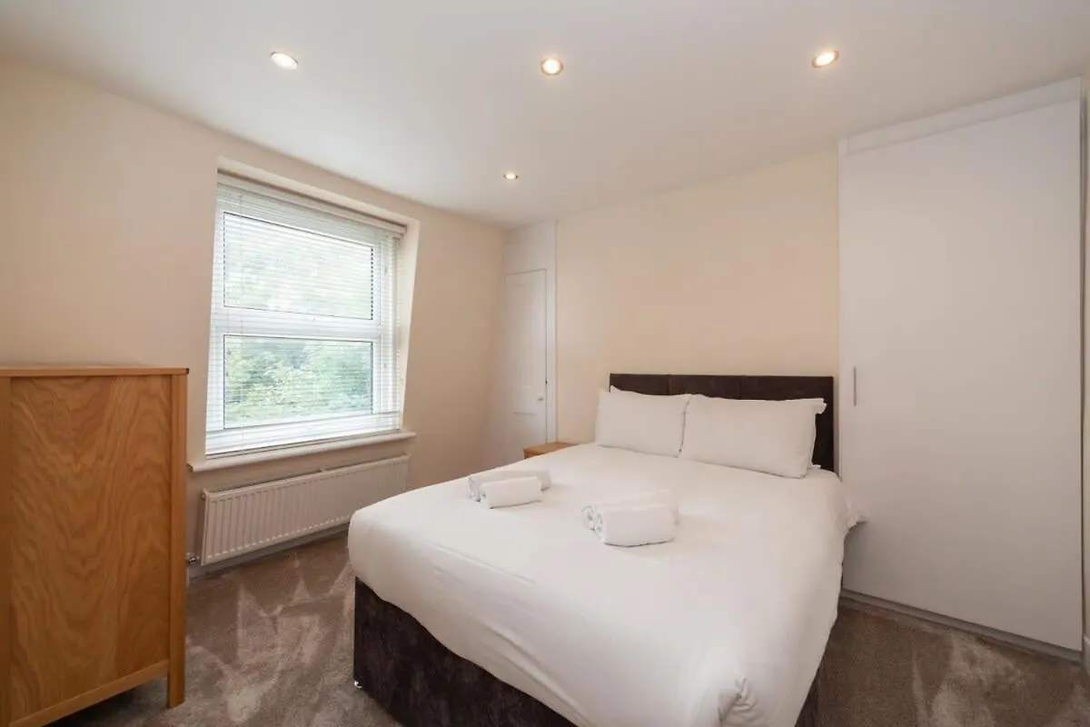 Spacious 2 Bedroom Maisonette In Stratford London Apartment