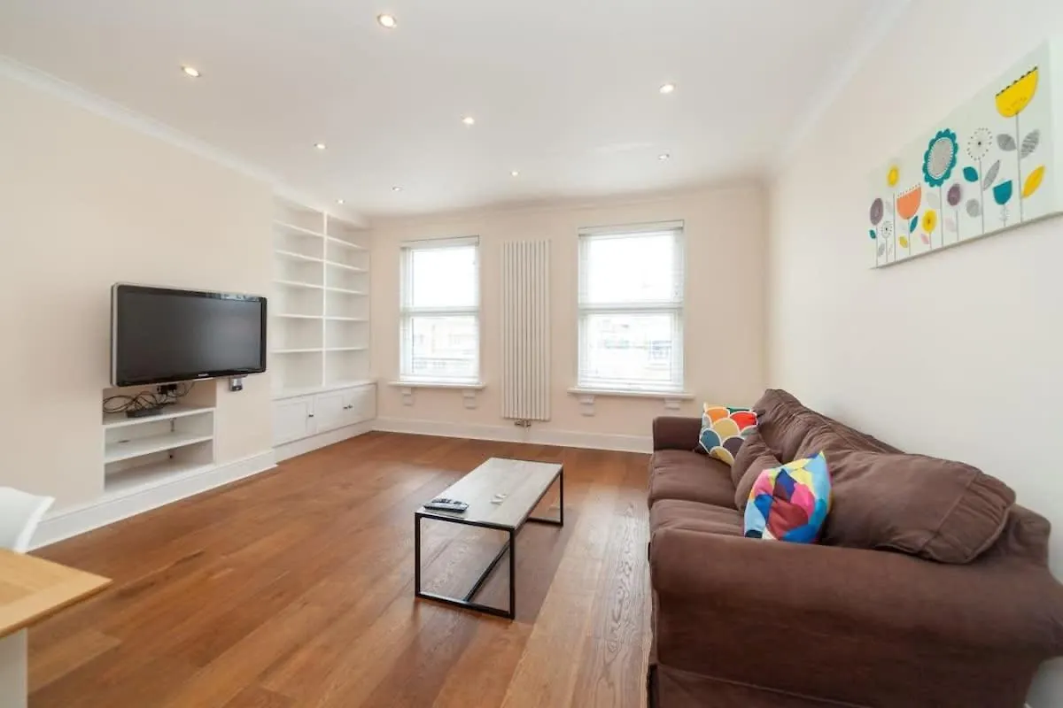 Spacious 2 Bedroom Maisonette In Stratford London