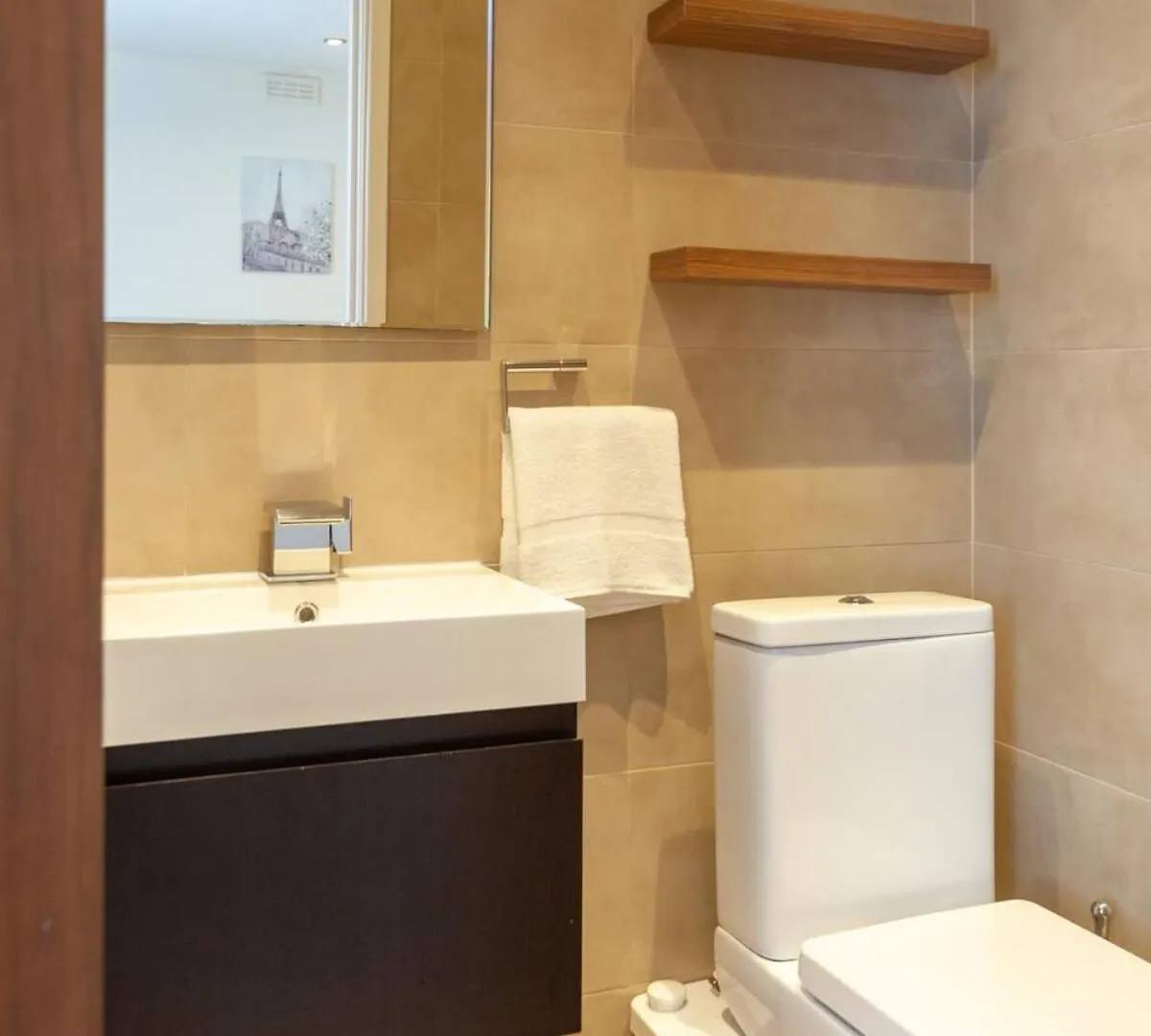 Spacious 2 Bedroom Maisonette In Stratford London Apartment